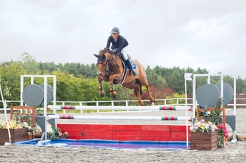 Emma Crawford claims the Equitop® Senior Newcomers Second Round at Morris Equestrian Centre